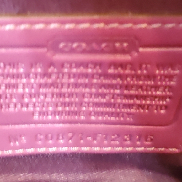 New without tag. Purple, stylish, Coach purse, Excellent condition - Picture 9 of 10